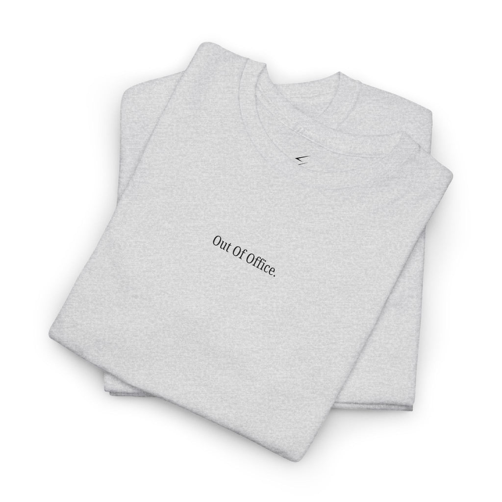 Minimalist "Out of Office" Cotton Tee — Casual Vacation & Work-Break Shirt